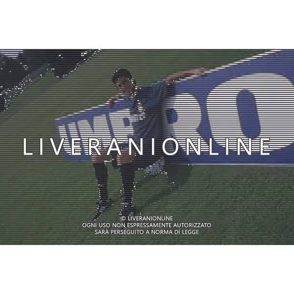 DIAP-RETROSPETTIVA SALVATORE FRESI CALCIATORE NELLA FOTO SALVATORE FRESI CON LA MAGLIA DA ALLENAMENTO INTER CALCIO AG ALDO LIVERANI SAS
