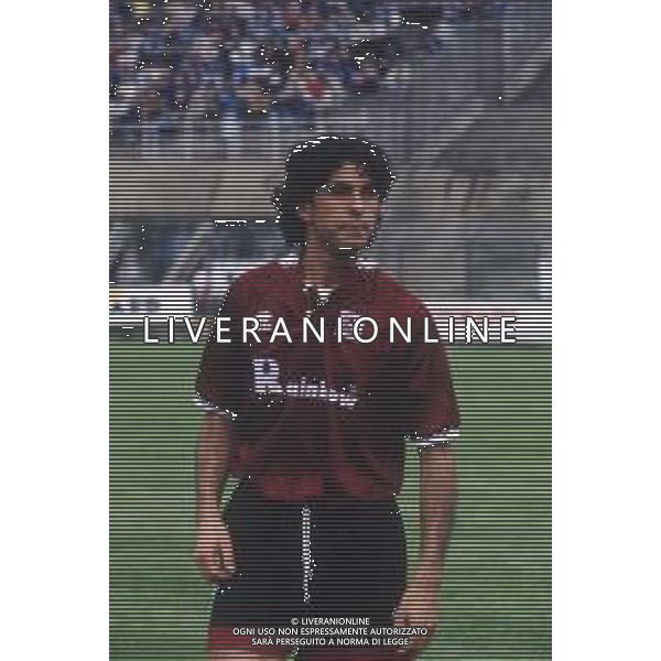 DIAP-RETROSPETTIVA SALVATORE FRESI CALCIATORE NELLA FOTO SALVATORE FRESI CON LA MAGLIA DELLA SALERNITANA CALCIO AG ALDO LIVERANI SAS