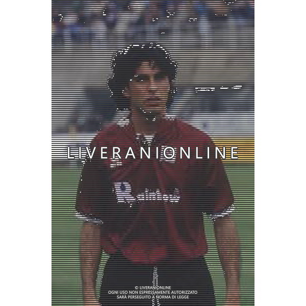 DIAP-RETROSPETTIVA SALVATORE FRESI CALCIATORE NELLA FOTO SALVATORE FRESI CON LA MAGLIA DELLA SALERNITANA CALCIO AG ALDO LIVERANI SAS