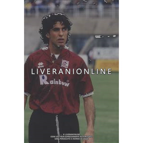 DIAP-RETROSPETTIVA SALVATORE FRESI CALCIATORE NELLA FOTO SALVATORE FRESI CON LA MAGLIA DELLA SALERNITANA CALCIO AG ALDO LIVERANI SAS