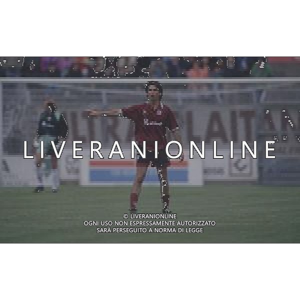 DIAP-RETROSPETTIVA SALVATORE FRESI CALCIATORE NELLA FOTO SALVATORE FRESI CON LA MAGLIA DELLA SALERNITANA CALCIO AG ALDO LIVERANI SAS