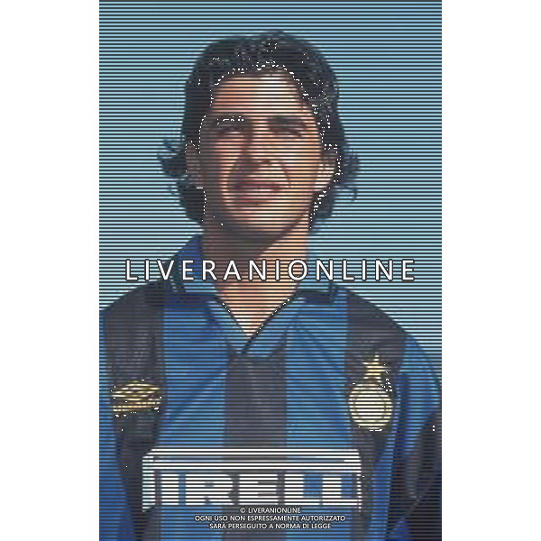 DIAP-RETROSPETTIVA SALVATORE FRESI CALCIATORE NELLA FOTO SALVATORE FRESI CON LA MAGLIA DELL\'INTER CALCIO AG ALDO LIVERANI SAS