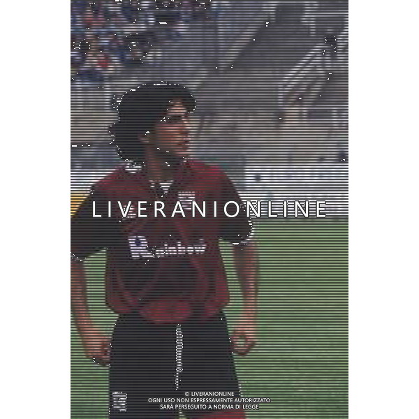 DIAP-RETROSPETTIVA SALVATORE FRESI CALCIATORE NELLA FOTO SALVATORE FRESI CON LA MAGLIA DELLA SALERNITANA CALCIO AG ALDO LIVERANI SAS