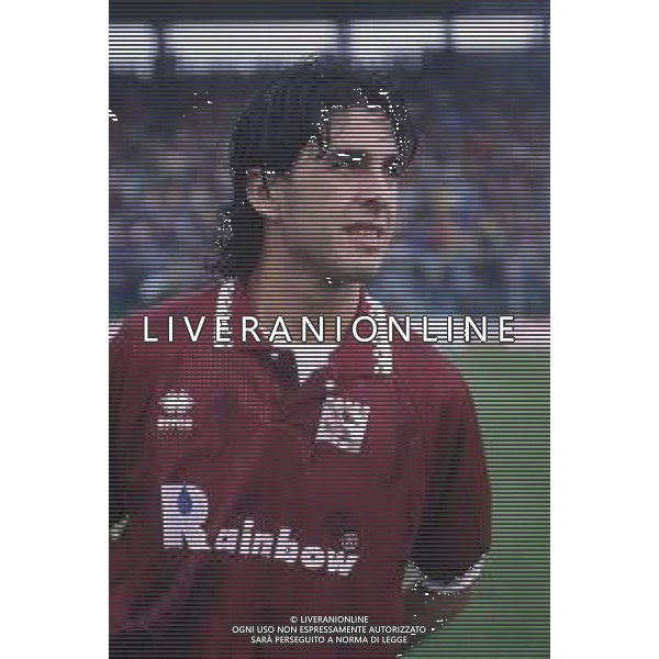 DIAP-RETROSPETTIVA SALVATORE FRESI CALCIATORE NELLA FOTO SALVATORE FRESI CON LA MAGLIA DELLA SALERNITANA CALCIO AG ALDO LIVERANI SAS