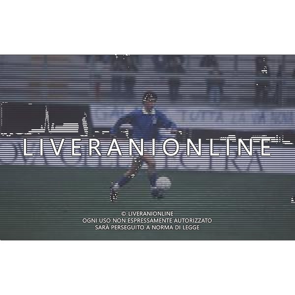 DIAP-RETROSPETTIVA SALVATORE FRESI CALCIATORE NELLA FOTO SALVATORE FRESI CON LA MAGLIA DELLA NAZIONALE ITALIANA UNDER 21 AG ALDO LIVERANI SAS