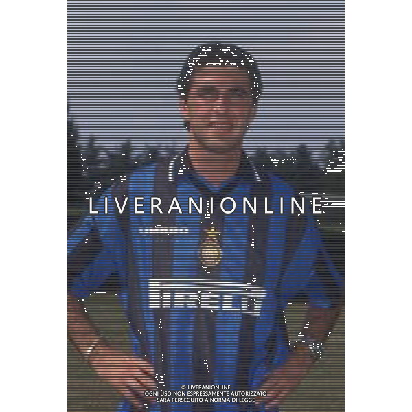DIAP-RETROSPETTIVA SALVATORE FRESI CALCIATORE NELLA FOTO SALVATORE FRESI CON LA MAGLIA DELL\'INTER CALCIO AG ALDO LIVERANI SAS