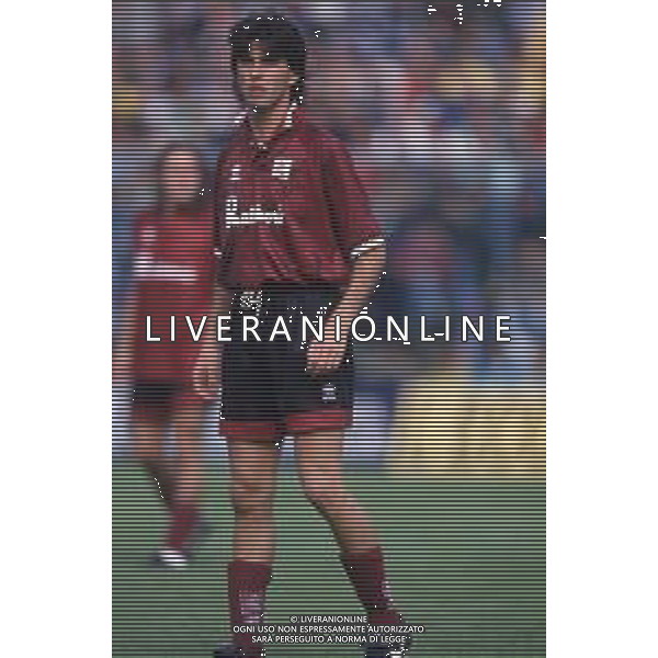 DIAP-RETROSPETTIVA SALVATORE FRESI CALCIATORE NELLA FOTO SALVATORE FRESI CON LA MAGLIA DELLA SALERNITANA CALCIO AG ALDO LIVERANI SAS