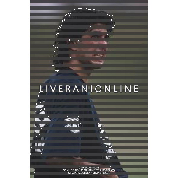 DIAP-RETROSPETTIVA SALVATORE FRESI CALCIATORE NELLA FOTO SALVATORE FRESI CON LA MAGLIA DA ALLENAMENTO INTER CALCIO AG ALDO LIVERANI SAS