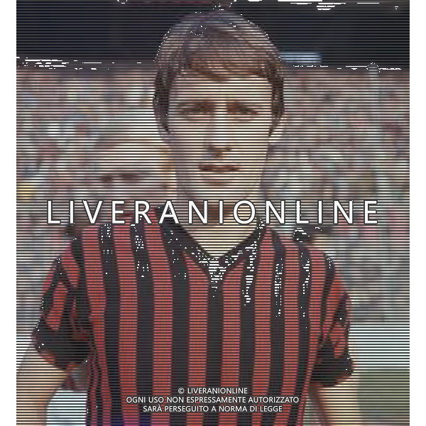 COL-RETROSPETTIVA ROBERTO ROSATO CALCIATORE NELLA FOTO ROBERTO ROSATO CON LA MAGLIA DEL MILAN CALCIO AG ALDO LIVERANI SAS