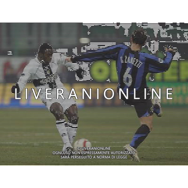Milano 12/01/2006 coppa italia tim 2005/06 inter-parma 0:0 nella foto simplicio e zanetti ph marco luzzani/ag aldo liverani s.a.s.
