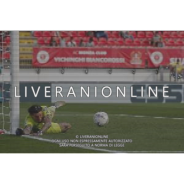 Stefano Turati of AC Monza makes a save during AC Monza vs Bologna BFC, 5° Serie A Enilive 2024-25 game at U-Power stadium in Monza (MB), Italy, on September 22, 2024. (Photo by Davide Casentini)/AGENZIA ALDO LIVERANI SAS