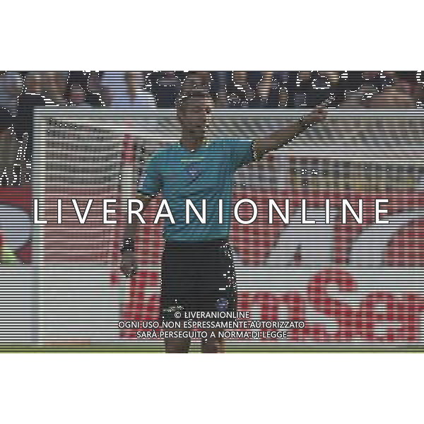 Arbitro - the Referee Davide Massa gestures during AC Monza vs Bologna BFC, 5° Serie A Enilive 2024-25 game at U-Power stadium in Monza (MB), Italy, on September 22, 2024. (Photo by Davide Casentini)/AGENZIA ALDO LIVERANI SAS