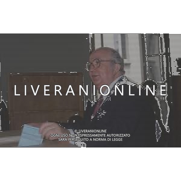 DIAP- RETROSPETTIVA GIOVANNI SPADOLINI POLITICO NELLA FOTO GIOVANNI SPADOLINI NELL\'ANNO 1983 A MILANO AL SEGGIO PER LE VOTAZIONI FOTO RENATO LANI-AG ALDO LIVERANI SAS