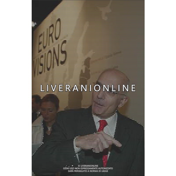 Milano 13 gennaio 2005 Inaugurazione mostra fotografica Euro Visions i nuovi europei visti da dieci fotografi Magnum nella foto: il sindaco di Milano Albertini Gabriele inaugura la mostra foto Andry / Ag. Aldo Liverani