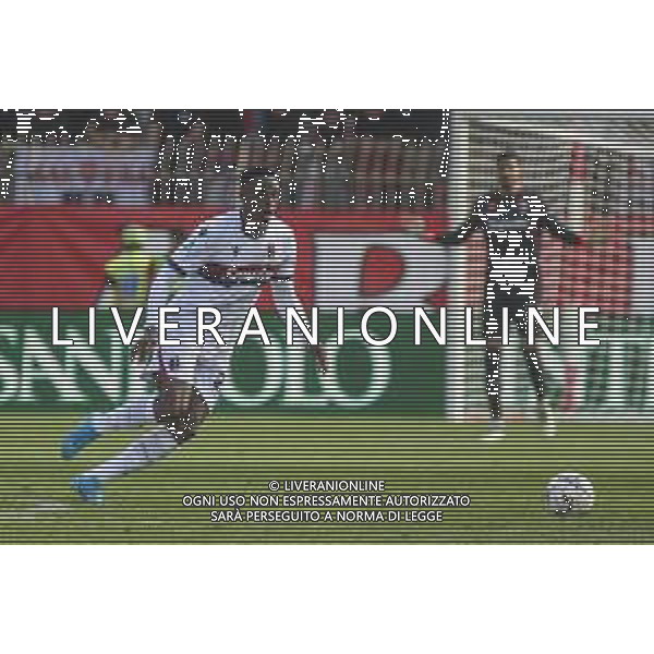 Jhon Lucumi of Bologna FC play the ball during AC Monza vs Bologna BFC, 5° Serie A Enilive 2024-25 game at U-Power stadium in Monza (MB), Italy, on September 22, 2024. (Photo by Davide Casentini)/AGENZIA ALDO LIVERANI SAS