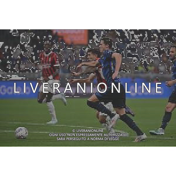 Inter vs Milan nella foto Christian Mate Pulisic (Milan) suprea di forza Benjamin Pavard (Inter) e segna il gol dell\'1 a 0 Milano 22-09-2024 Stadio Giuseppe Meazza - San Siro Campionato Serie A Enilive - 5a giornata foto Roberto Garavaglia/Agenzia Aldo Liverani sas/AGENZIA ALDO LIVERANI SAS
