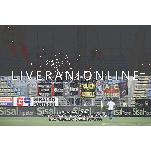 24-9-2024. Cagliari calcio-U.S. Cremonese. Trentaduesimi Coppa Italia 2024/2025, stadio Unipol Domus Cagliari. Foto Salvatore Moi/Agenzia Aldo Liverani s.as. Nella foto: Tifosi Cremonese nel settore ospiti dello stadio Unipol Domus. ©MOI SALVATORE/AGENZIA ALDO LIVERANI SAS