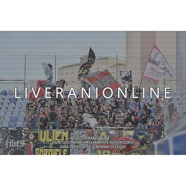 24-9-2024. Cagliari calcio-U.S. Cremonese. Trentaduesimi Coppa Italia 2024/2025, stadio Unipol Domus Cagliari. Foto Salvatore Moi/Agenzia Aldo Liverani s.as. Nella foto: Tifosi Cremonese nel settore ospiti dello stadio Unipol Domus. ©MOI SALVATORE/AGENZIA ALDO LIVERANI SAS