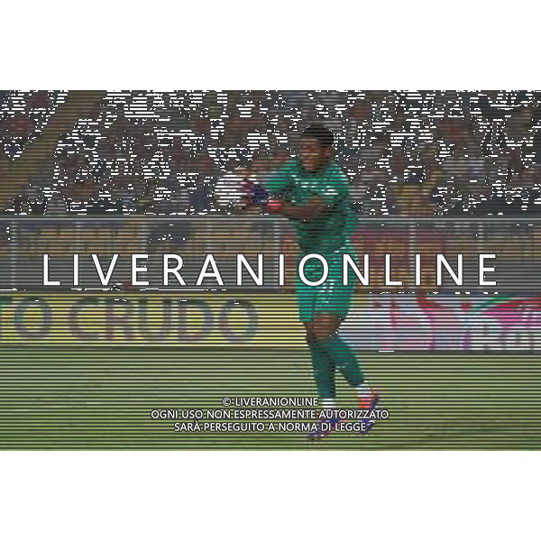 TVEM September 21, 2024 Lecce, Italy - US Lecce vs Parma Calcio 1913 - Italian soccer serie A 2024/25 - Via Del Mare Stadium. In the pic: Zion Suzuki of Parma foto emmanuele matrodonato-ag aldo liverani sas