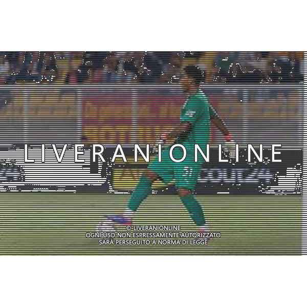 TVEM September 21, 2024 Lecce, Italy - US Lecce vs Parma Calcio 1913 - Italian soccer serie A 2024/25 - Via Del Mare Stadium. In the pic: Zion Suzuki of Parma foto emmanuele matrodonato-ag aldo liverani sas