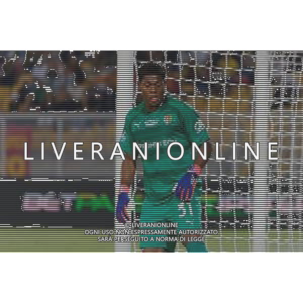 TVEM September 21, 2024 Lecce, Italy - US Lecce vs Parma Calcio 1913 - Italian soccer serie A 2024/25 - Via Del Mare Stadium. In the pic: Zion Suzuki of Parma foto emmanuele matrodonato-ag aldo liverani sas