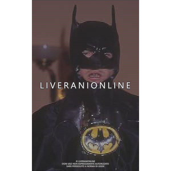 1988 MILANO RETROSPETTIVA WALTER ZENGA CALCIATORE NELLA FOTO WALTER ZENGA VESTITO DA BATMAN AG ALDO LIVERANI SAS