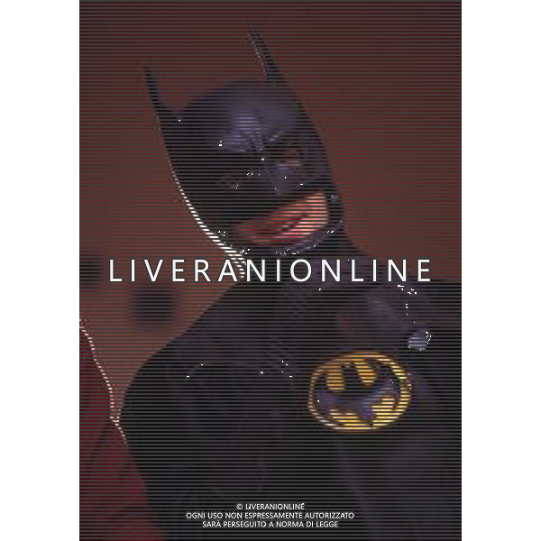 1988 MILANO RETROSPETTIVA WALTER ZENGA CALCIATORE NELLA FOTO WALTER ZENGA VESTITO DA BATMAN AG ALDO LIVERANI SAS