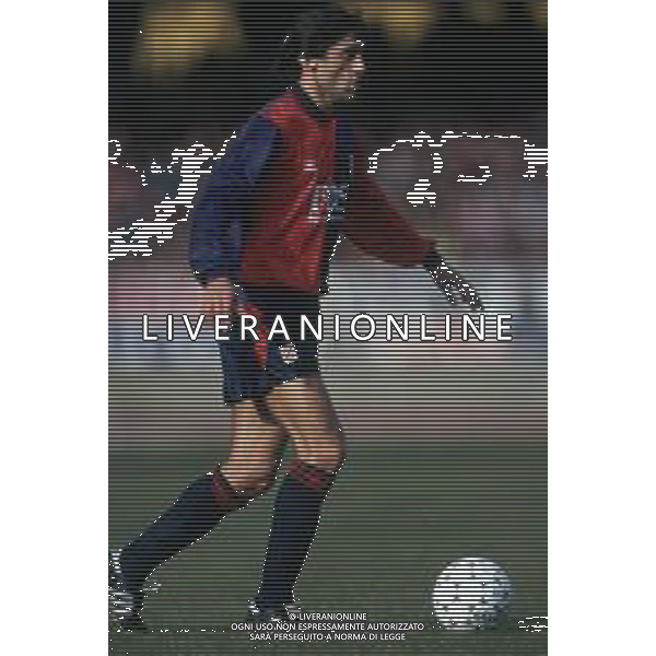 DIAP-RETROSPETTIVA ENZO FRANCESCOLI CALCIATORE NELLA FOTO ENZO FRANCESCOLI CON LA MAGLIA DEL CAGLIARI CALCIO AG ALDO LIVERANI SAS