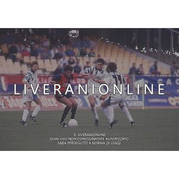DIAP-RETROSPETTIVA ENZO FRANCESCOLI CALCIATORE NELLA FOTO ENZO FRANCESCOLI CON LA MAGLIA DEL CAGLIARI CALCIO AG ALDO LIVERANI SAS