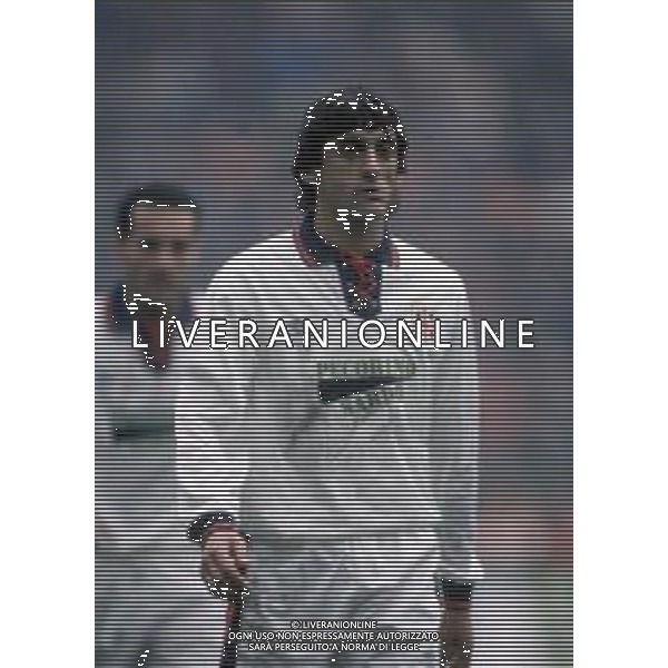DIAP-RETROSPETTIVA ENZO FRANCESCOLI CALCIATORE NELLA FOTO ENZO FRANCESCOLI CON LA MAGLIA DEL CAGLIARI CALCIO AG ALDO LIVERANI SAS