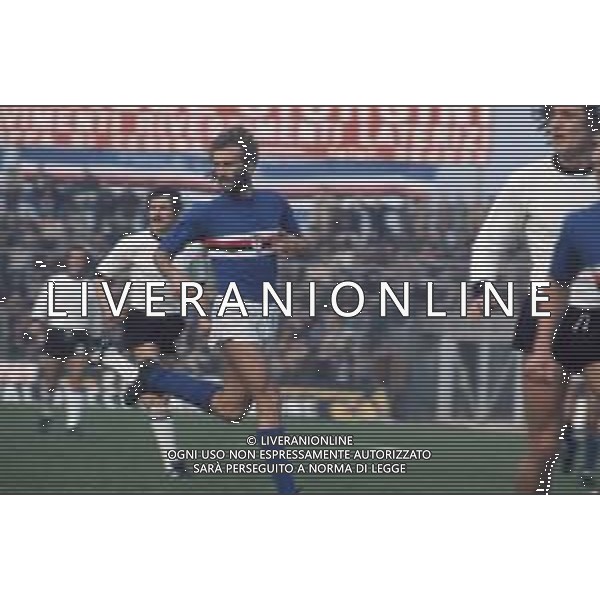 DIAP-RETROSPETTIVA LUCIANO ZECCHINI CALCIATORE  NELLA FOTO LUCIANO ZECCHINI CON LA MAGLIA DELLA SAMPDORIA CALCIO AG ALDO LIVERANI SAS 