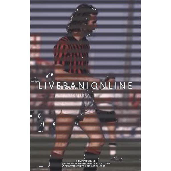 DIAP-RETROSPETTIVA LUCIANO ZECCHINI CALCIATORE  NELLA FOTO LUCIANO ZECCHINI CON LA MAGLIA DEL MILAN AG ALDO LIVERANI SAS 