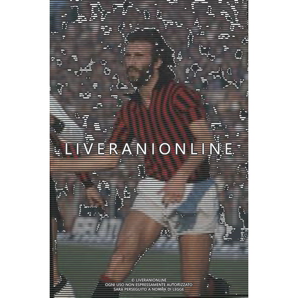 DIAP-RETROSPETTIVA LUCIANO ZECCHINI CALCIATORE  NELLA FOTO LUCIANO ZECCHINI CON LA MAGLIA DEL MILAN AG ALDO LIVERANI SAS 