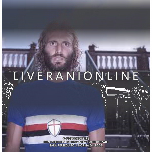 DIAP-RETROSPETTIVA LUCIANO ZECCHINI CALCIATORE  NELLA FOTO LUCIANO ZECCHINI CON LA MAGLIA DELLA SAMPDORIA CALCIO AG ALDO LIVERANI SAS 