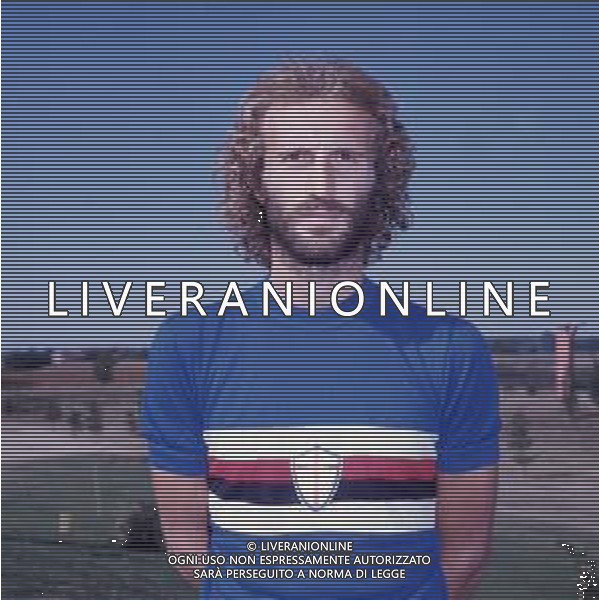 DIAP-RETROSPETTIVA LUCIANO ZECCHINI CALCIATORE  NELLA FOTO LUCIANO ZECCHINI CON LA MAGLIA DELLA SAMPDORIA CALCIO AG ALDO LIVERANI SAS 