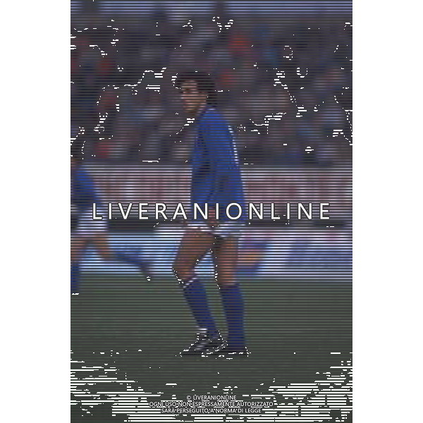 DIAP-RETROSPETTIVA LORENZO SCARAFONI CALCIATORE NELLA FOTO LORENZO SCARAFONI CON LA MAGLIA DELLA NAZIONALE ITALIANA UNDER 21 IN ITALIA PORTOGALLO 6-0 IL GIORNO 02-12-1987 AG ALDO LIVERANI SAS