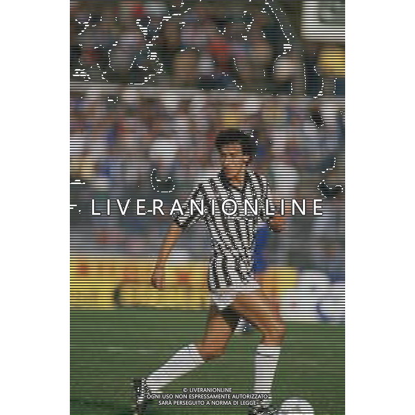 DIAP-RETROSPETTIVA LORENZO SCARAFONI CALCIATORE NELLA FOTO LORENZO SCARAFONI CON LA MAGLIA DELL\'ASCOLI CALCIO AG ALDO LIVERANI SAS