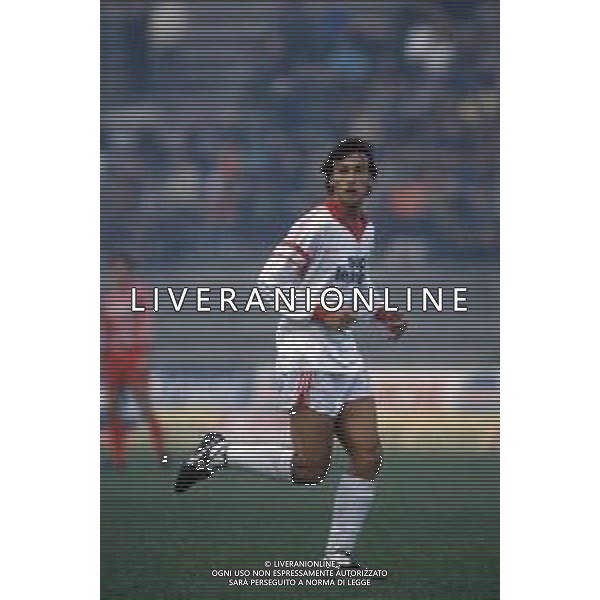 DIAP-RETROSPETTIVA LORENZO SCARAFONI CALCIATORE NELLA FOTO LORENZO SCARAFONI CON LA MAGLIA DEL BARI CALCIO AG ALDO LIVERANI SAS 
