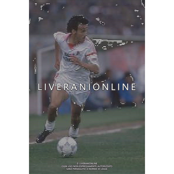 DIAP-RETROSPETTIVA LORENZO SCARAFONI CALCIATORE NELLA FOTO LORENZO SCARAFONI CON LA MAGLIA DEL BARI CALCIO AG ALDO LIVERANI SAS 