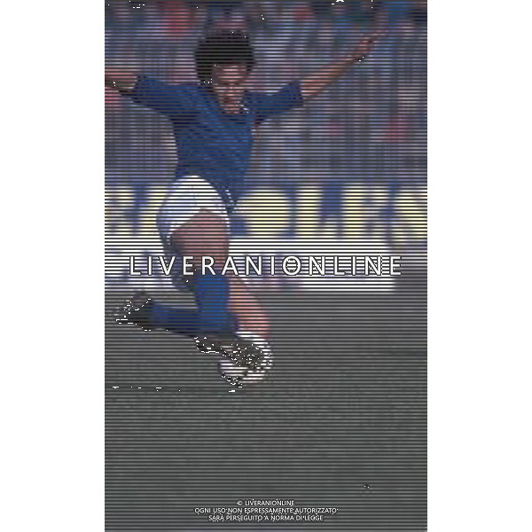 DIAP-RETROSPETTIVA LORENZO SCARAFONI CALCIATORE NELLA FOTO LORENZO SCARAFONI CON LA MAGLIA DELLA NAZIONALE ITALIANA UNDER 21 AG ALDO LIVERANI SAS 