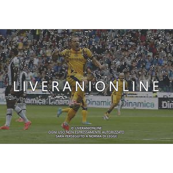 Davide Frattesi of Inter FC celebrates after Lautaro Martínez of Inter FC gol during Udinese FC vs FC Internazionale, 6° Serie A Enilive 2024-25 game at Bluenergy stadium in Udine (UD), Italy, on September 28, 2024. (Photo by Davide Casentini)/AGENZIA ALDO LIVERANI SAS