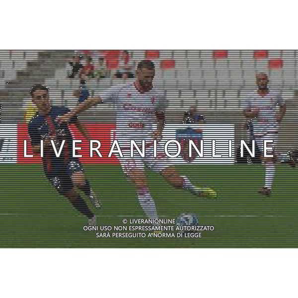 TVEM September 28, 2024 Bari, Italy - SSC Bari vs Cosenza Calcio - Italian soccer serie B 2024/25 - San Nicola Stadium. In the pic: Francesco Vicari of SSC Bari and Aldo Florenzi of Cosenza foto emmanuele mastrodonato-ag aldo liverani sas
