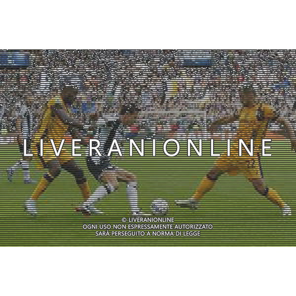 Florian Thauvin of Udinese FC battle for the ball with Marcus Thuram of Inter FC and Henrikh Mkhitaryan of Inter FC during Udinese FC vs FC Internazionale, 6° Serie A Enilive 2024-25 game at Bluenergy stadium in Udine (UD), Italy, on September 28, 2024. (Photo by Davide Casentini)/AGENZIA ALDO LIVERANI SAS