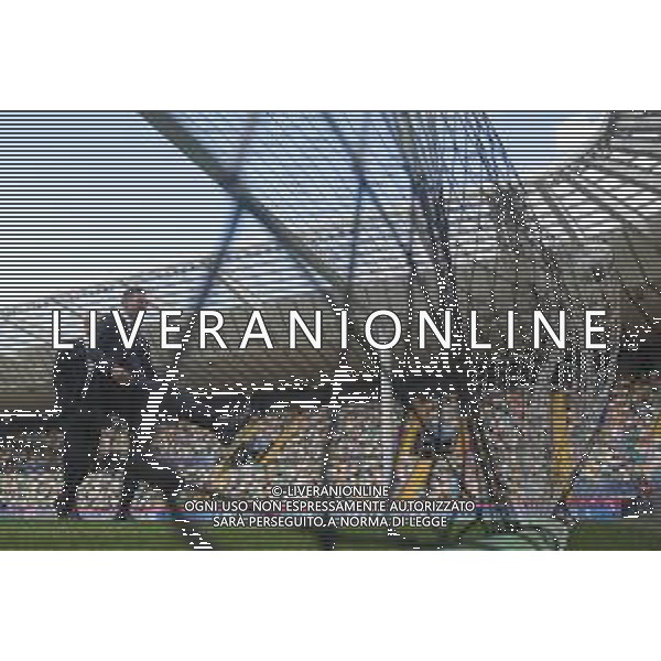 Arbitro - the Referee Juan Luca Sacchi try the clock gol before Udinese FC vs FC Internazionale, 6° Serie A Enilive 2024-25 game at Bluenergy stadium in Udine (UD), Italy, on September 28, 2024. (Photo by Davide Casentini)/AGENZIA ALDO LIVERANI SAS