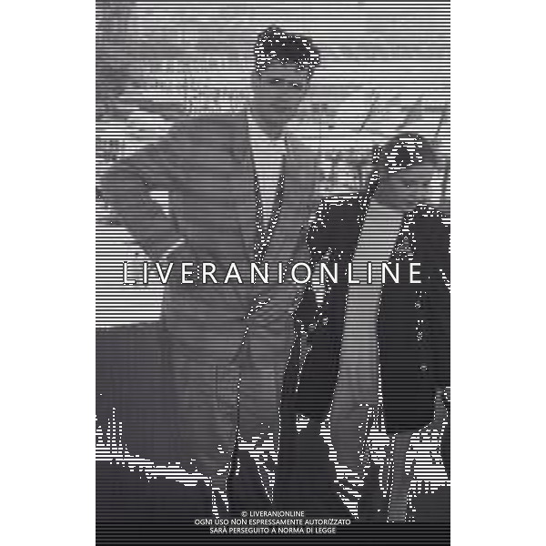 NEG-RETROSPETTIVA RUPERT EVERETT ATTORE NELLA FOTO RUPERT EVERETT CON ORNELLA MUTI A CANNES NELL\'ANNO 1987 AG ALDO LIVERANI SAS