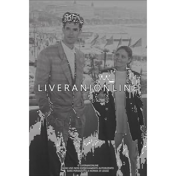 NEG-RETROSPETTIVA RUPERT EVERETT ATTORE NELLA FOTO RUPERT EVERETT CON ORNELLA MUTI A CANNES NELL\'ANNO 1987 AG ALDO LIVERANI SAS