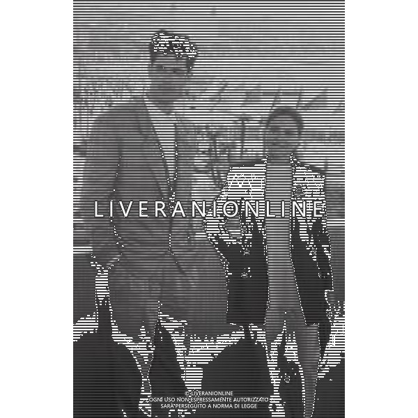 NEG-RETROSPETTIVA RUPERT EVERETT ATTORE NELLA FOTO RUPERT EVERETT CON ORNELLA MUTI A CANNES NELL\'ANNO 1987 AG ALDO LIVERANI SAS 