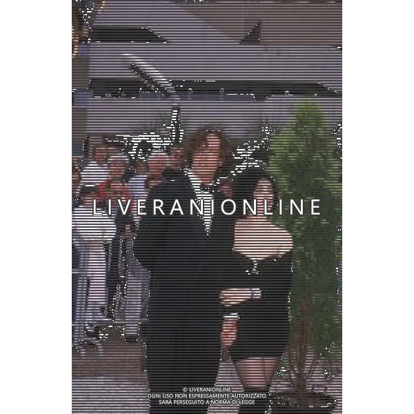 DIAP-RETROSPETTIVA RUPERT EVERETT ATTORE NELLA FOTO RUPERT EVERETT E BEATRICE DALLE A CANNES NELL\'ANNO 1988 AG ALDO LIVERANI SAS