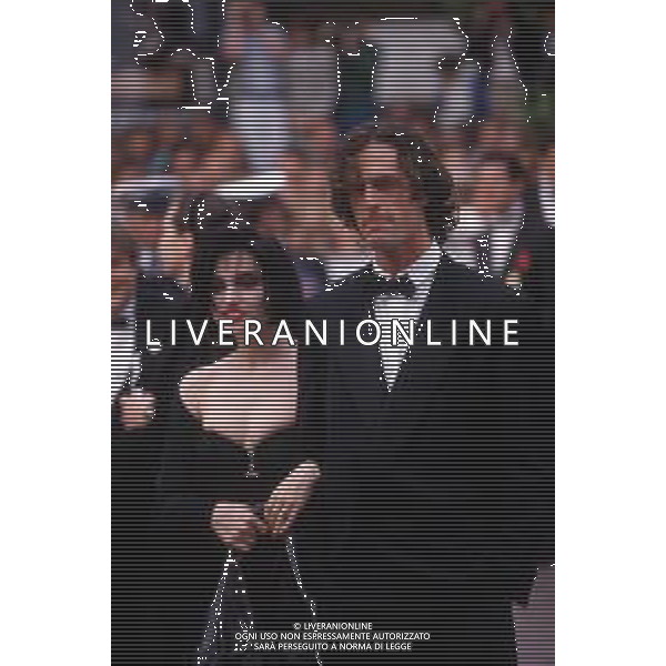 DIAP-RETROSPETTIVA RUPERT EVERETT ATTORE NELLA FOTO RUPERT EVERETT E BEATRICE DALLE A CANNES NELL\'ANNO 1988 AG ALDO LIVERANI SAS
