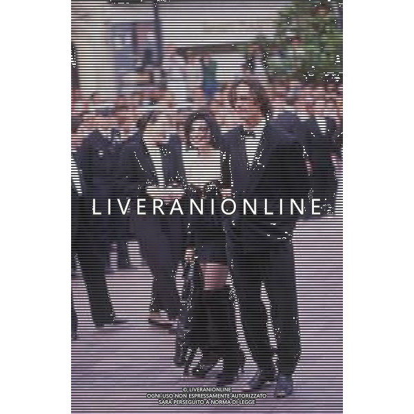 DIAP-RETROSPETTIVA RUPERT EVERETT ATTORE NELLA FOTO RUPERT EVERETT E BEATRICE DALLE A CANNES NELL\'ANNO 1988 AG ALDO LIVERANI SAS